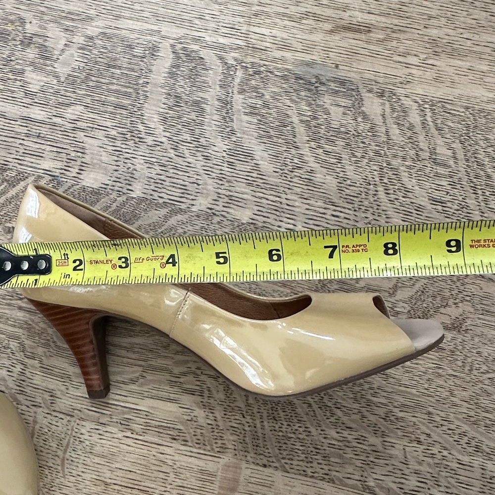 Clarks NWOB Artisan Indigo Nude Tan Patent Peep Toe Pumps Heels Dress Shoes 6.5 - Picture 12 of 15